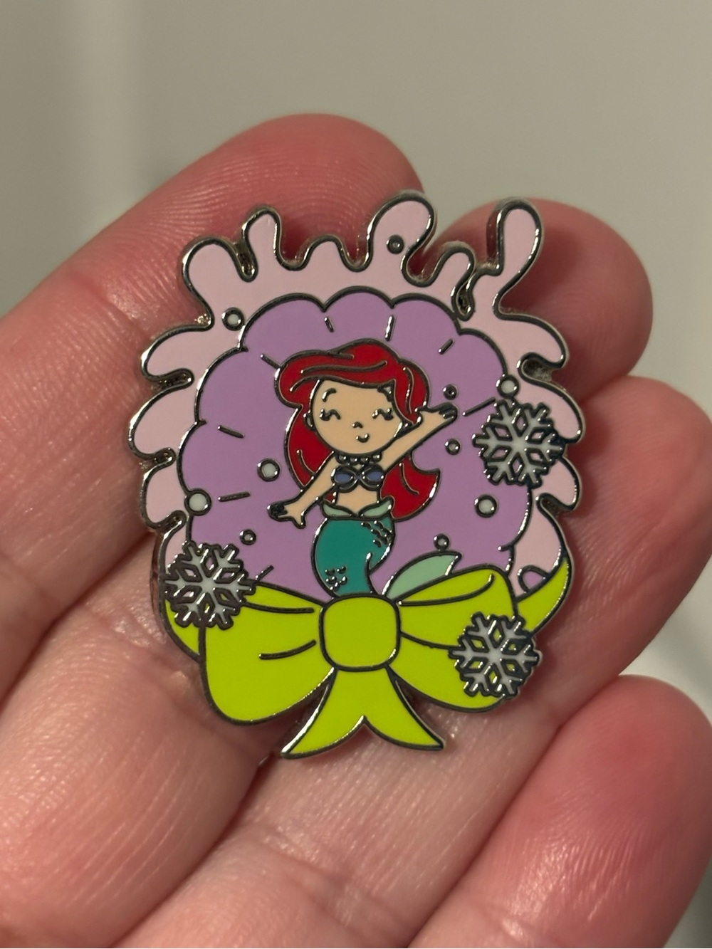 Disney - it’s a small world Holiday 2022 Mystery Pin